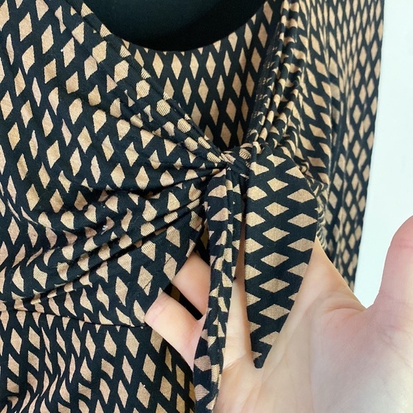 Anthropologie Meadow Rue Tan and Black Josalyn Diamond Print Tie Front Top - Picture 4 of 8